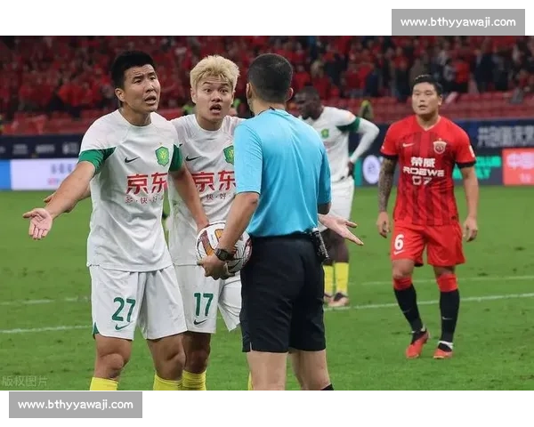 重庆国脚赛后饮酒风波：职业边界争议与舆论撕裂